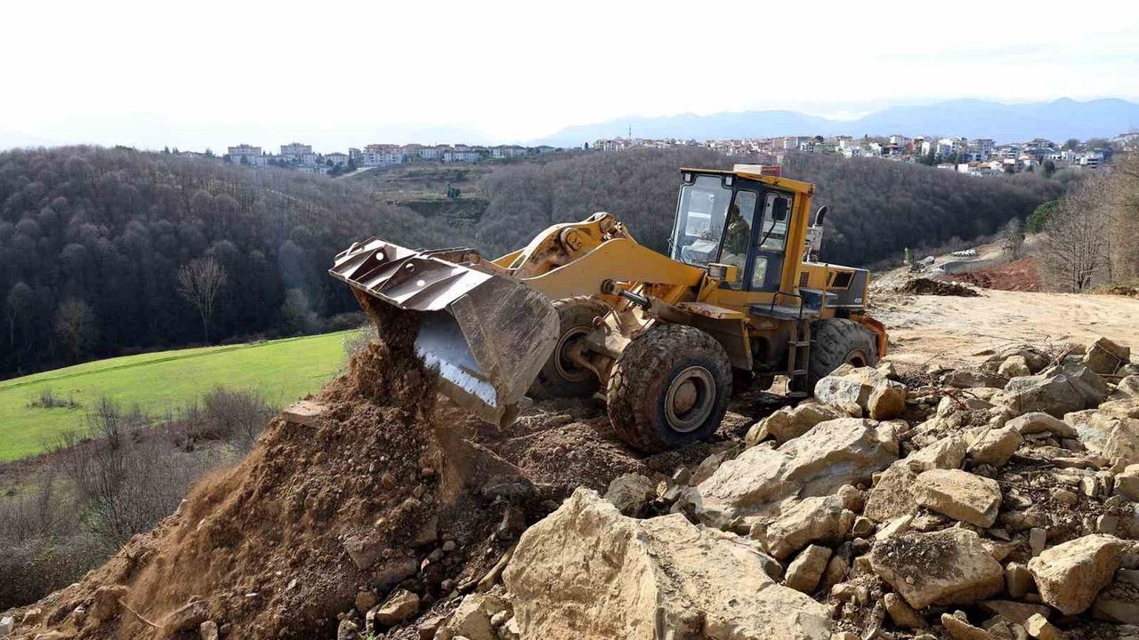 Serdivan ve Beşköprü birbirine bağlanıyor: Makineler sahaya indi