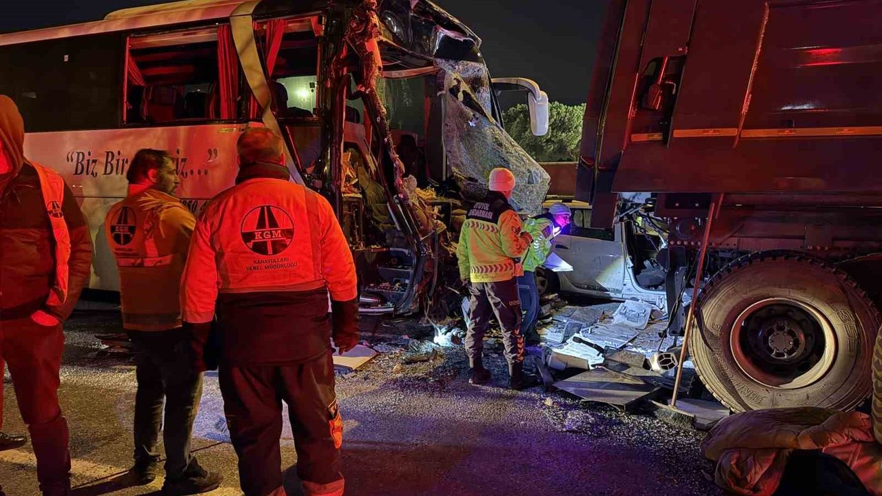 TEM Otoyolu Sakarya geçişinde zincirleme kaza: 1 ölü, 19 yaralı