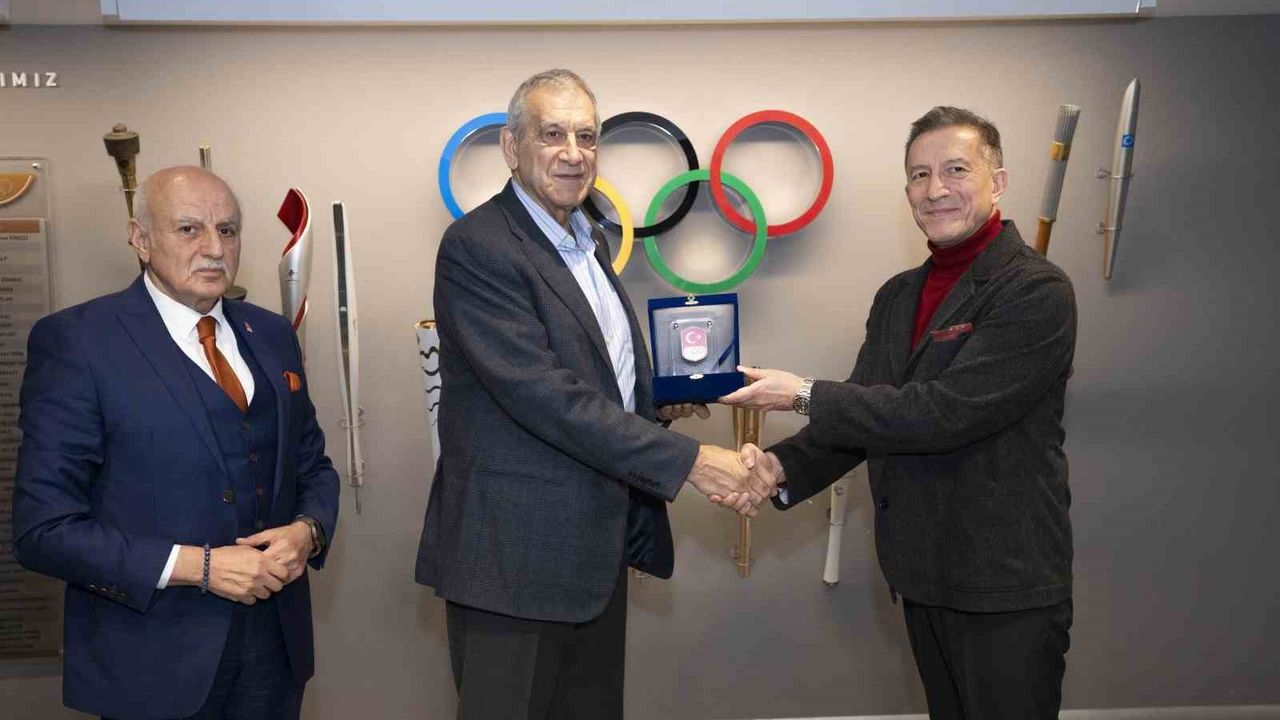 TMOK Anma ve Onurlandırma Komisyonu'ndan, Jülide Sonat'a ödül