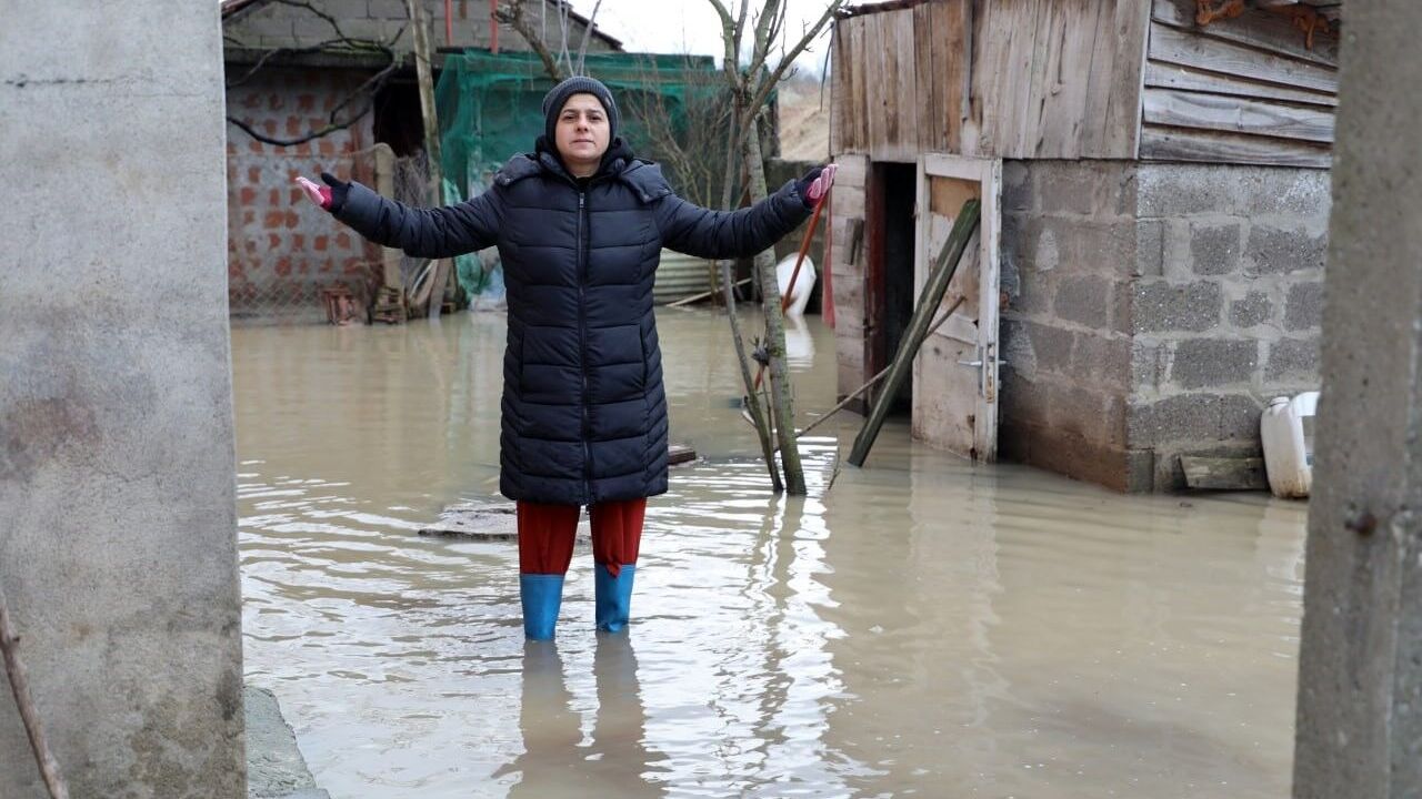 Üç günlük yağmur felakete döndü: Sakarya Karasu'da mahalle su altında kaldı