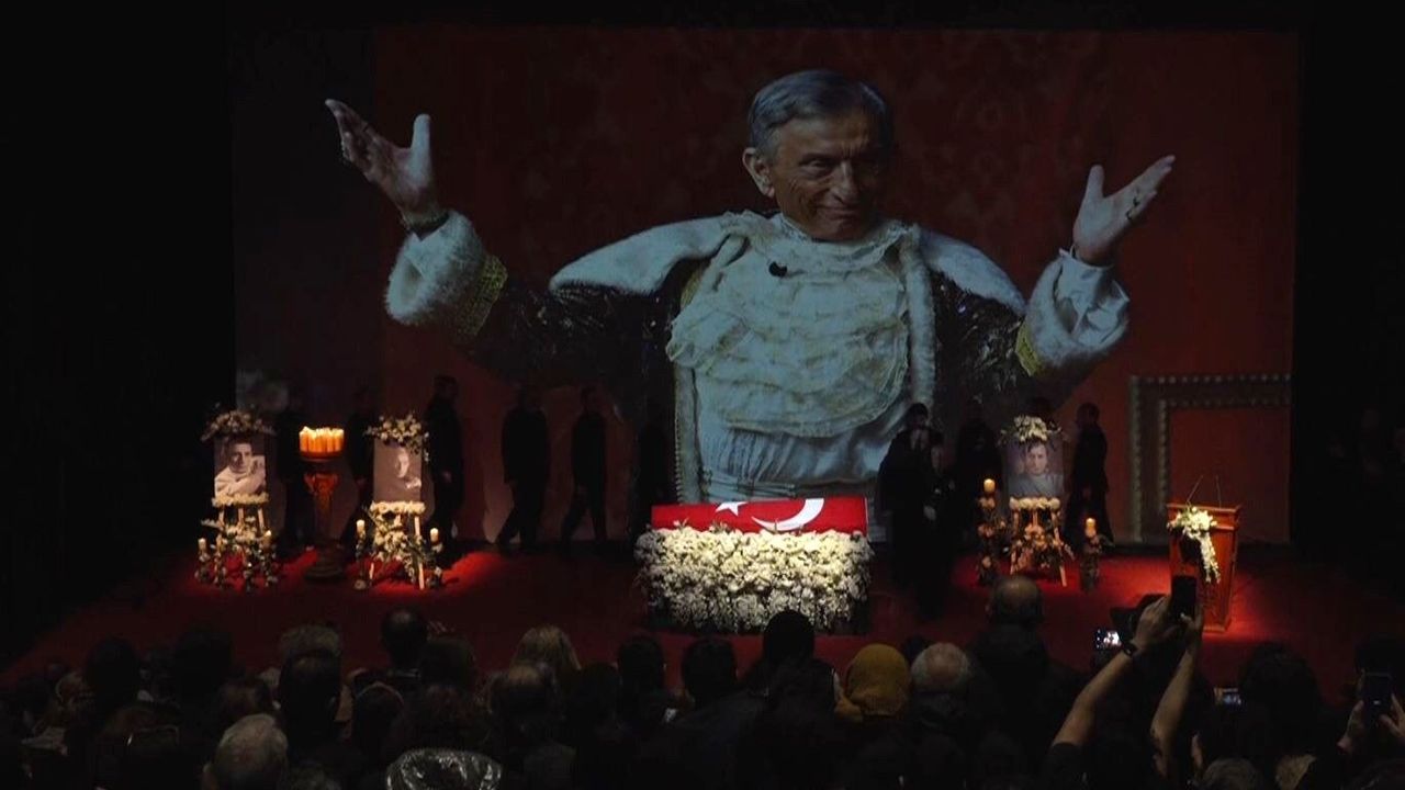 Usta tiyatrocu Haldun Dormen için Harbiye'de tören düzenlendi