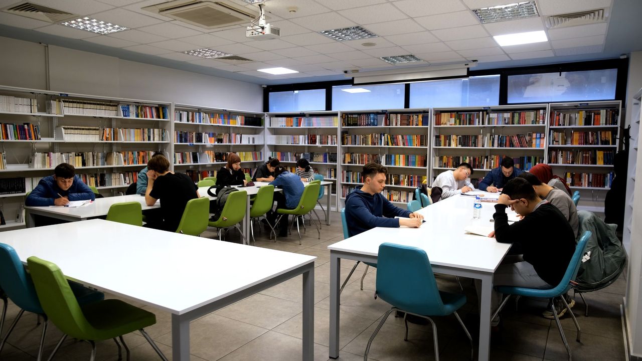 Kocaeli Büyükşehir’den Gençlere Eğitim Desteği: Akademi Liseler Geleceği Şekillendiriyor