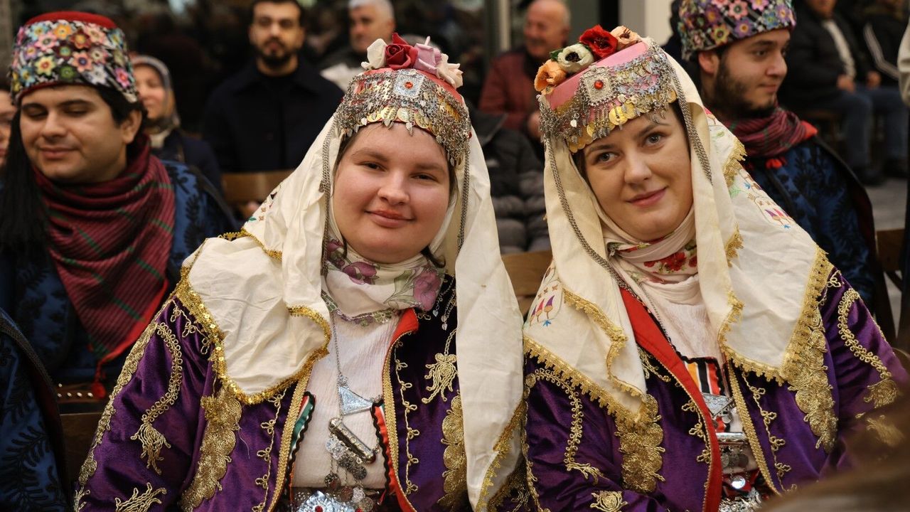 Anadolu kültürü Kocaeli’de sahneye taşındı: 300 dansçıdan renkli gösteri