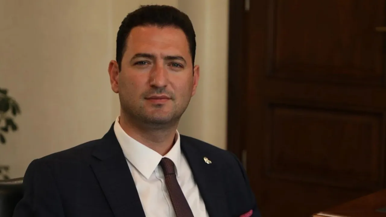 Arda Başaran, CHP İzmit Hacıhasan Mahalle Temsilciliği Görevini Sona Erdirdi