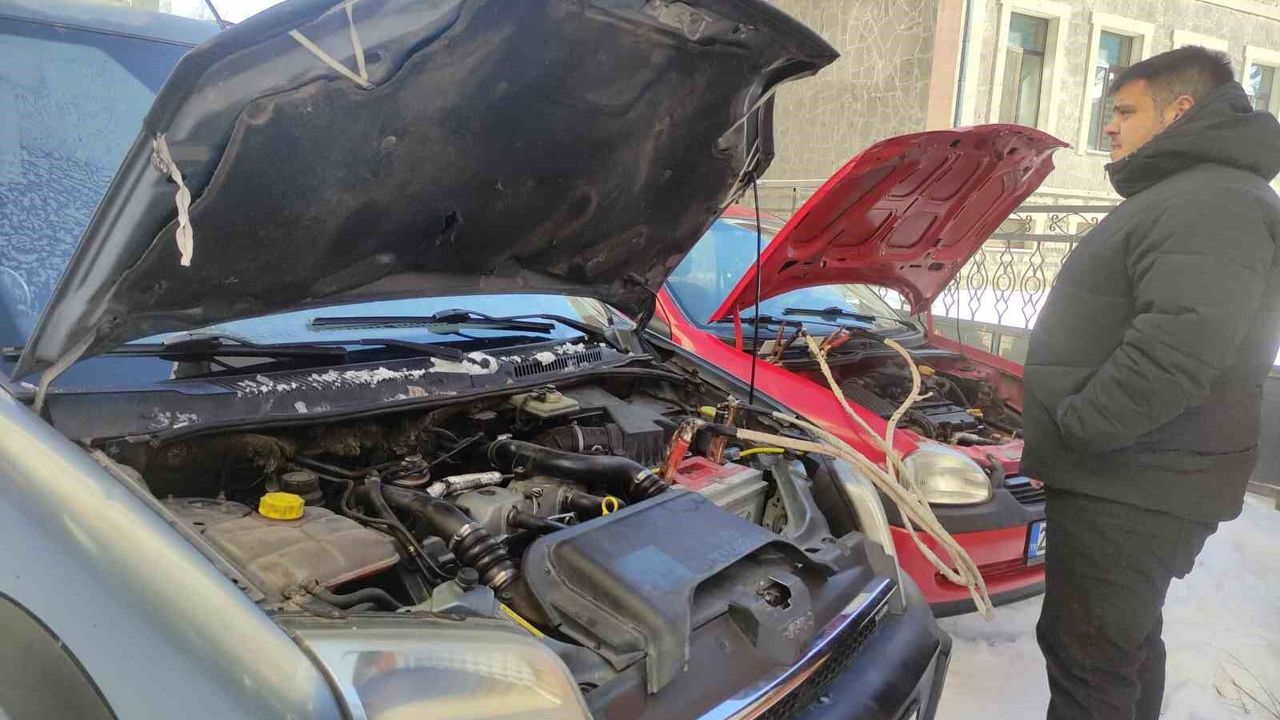 Ardahan’da Sibirya soğukları: Hava eksi 25 derecelere düştü, araçlar çalışmadı