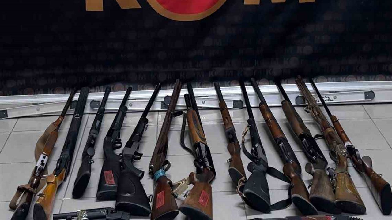 Bartın’da silah kaçakçılığı operasyonu: Bir iş yerinde 30 silah ele geçirildi