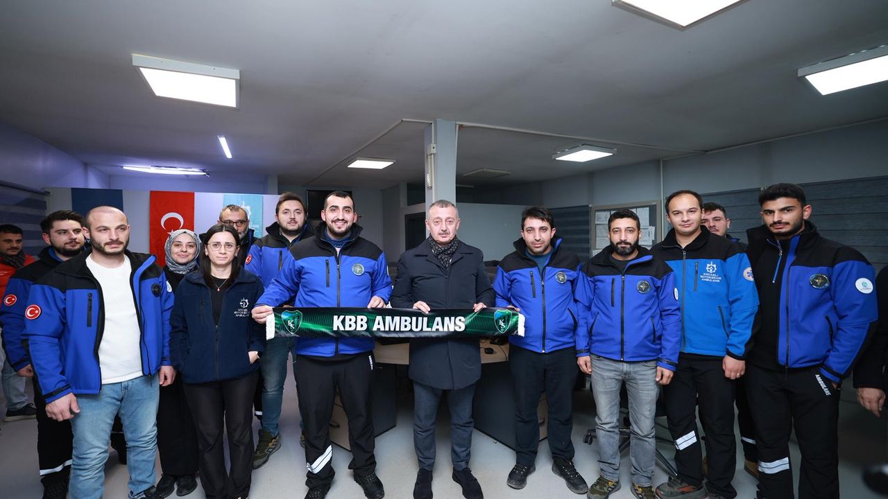 Başkan Büyükakın’dan Yılın Son Saatlerinde İtfaiye ve Sağlık Çalışanlarına Ziyaret