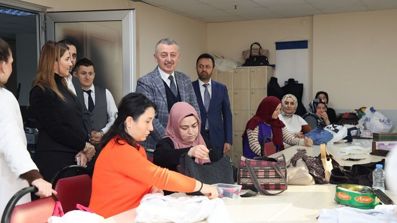 Başkan Büyükakın KO-MEK Tepeköy Kurs Merkezi’ni Ziyaret Etti