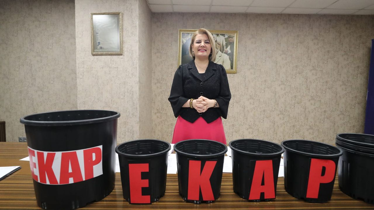 İzmit Belediyesi’nden Sert Yanıt: “Halkın Parası Saksıda mı Yetişiyor, Erol Bey?”