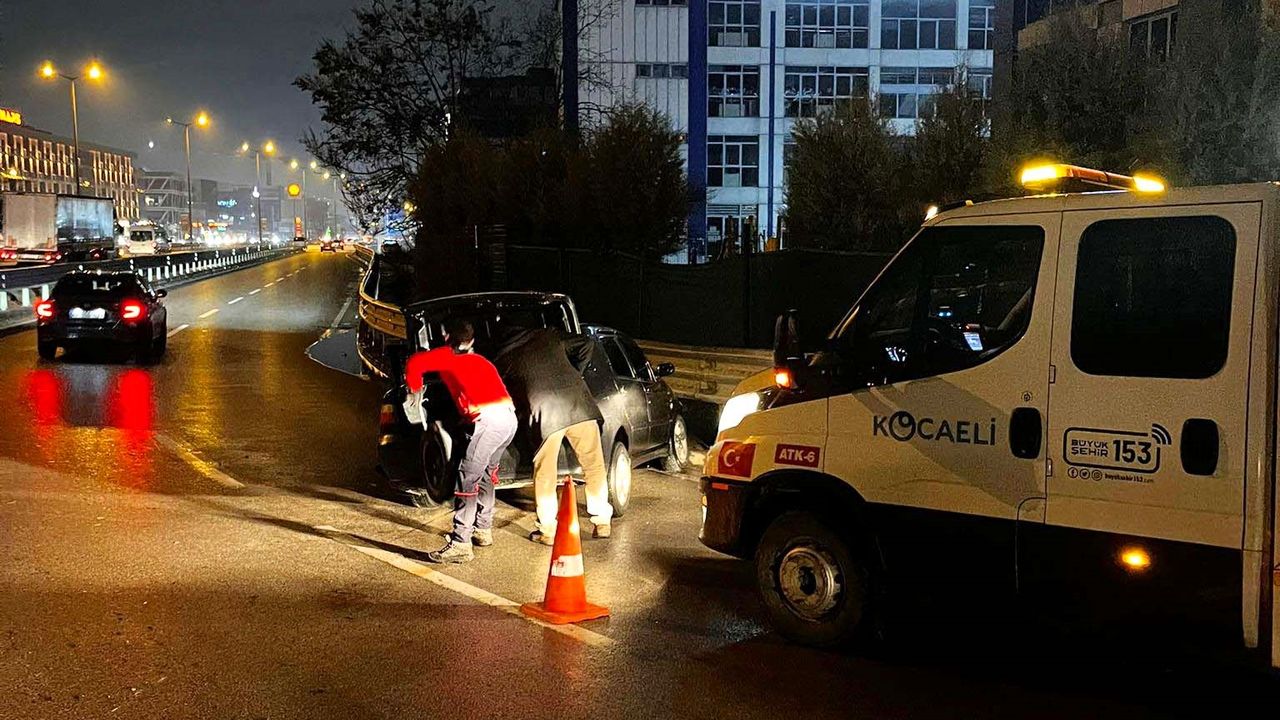 Kocaeli’de trafikte örnek müdahale: A Takımı kazayı görünce hemen durdu
