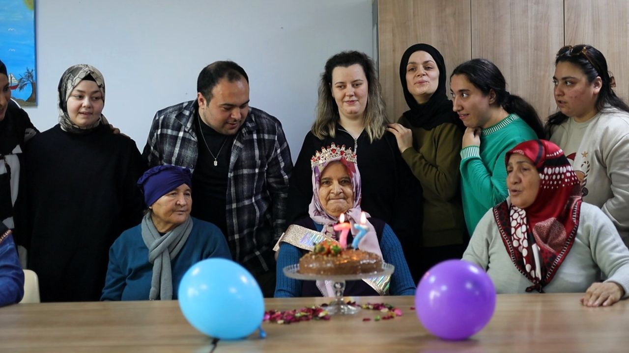 Büyükşehir’den 77 yaşındaki teyzeye büyük mutluluk