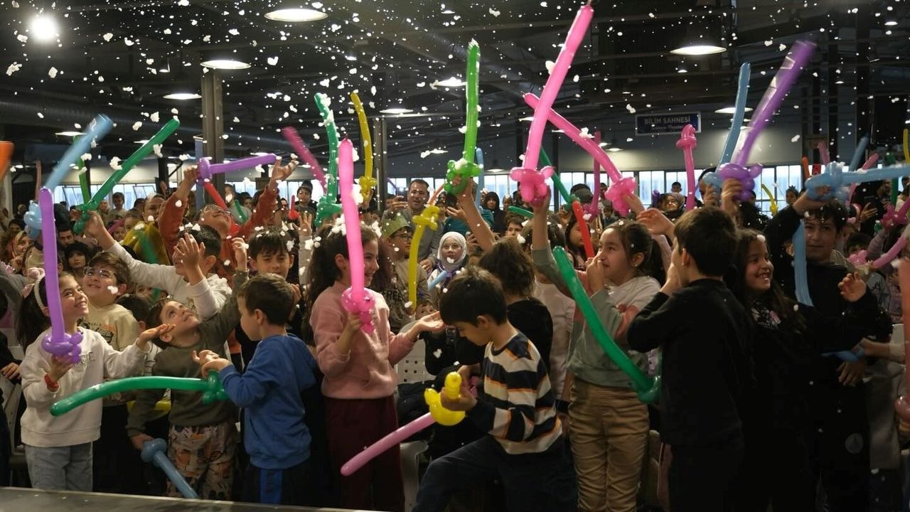 Çocuklar ‘Lemi Abi’nin renkli dünyasına konuk oldu