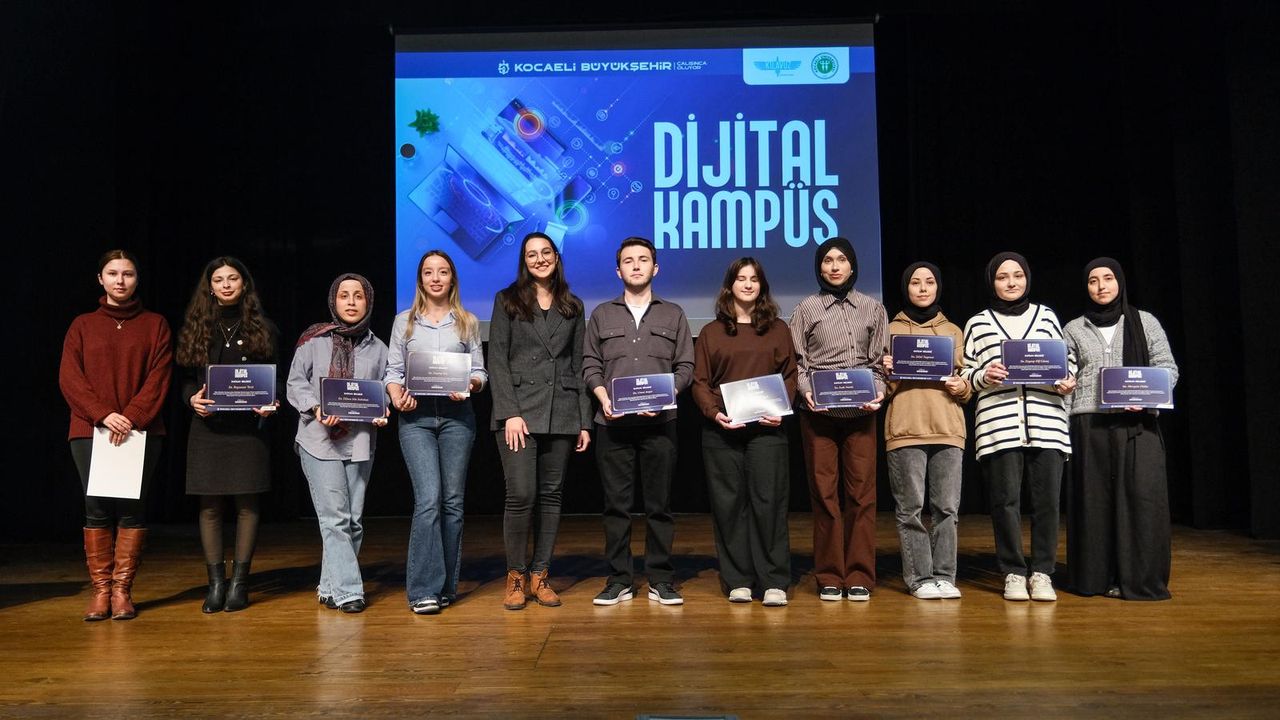 Fikirler Üretime, Emekler Başarıya Dönüştü: Dijital Kampüs’te Yetişen 235 Genç Sertifikalarını Aldı