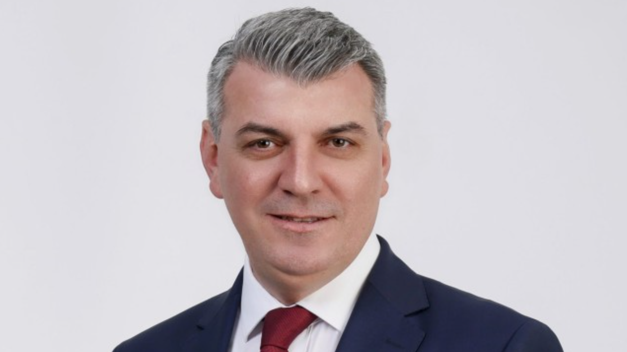 İlker Ulusoy’dan Kaldırım İşgali Tepkisi: “Yetki Büyükşehir’de, Sorumluluktan Kaçılıyor”