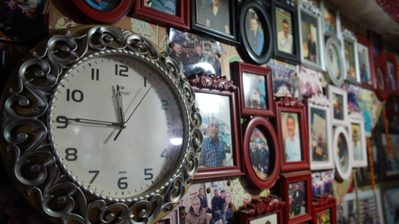 Adapazarı’nda Çay Ocağı Duvarları Şehir Müzesi Gibi: 3 Bin Esnafın Fotoğrafı Bir Arada