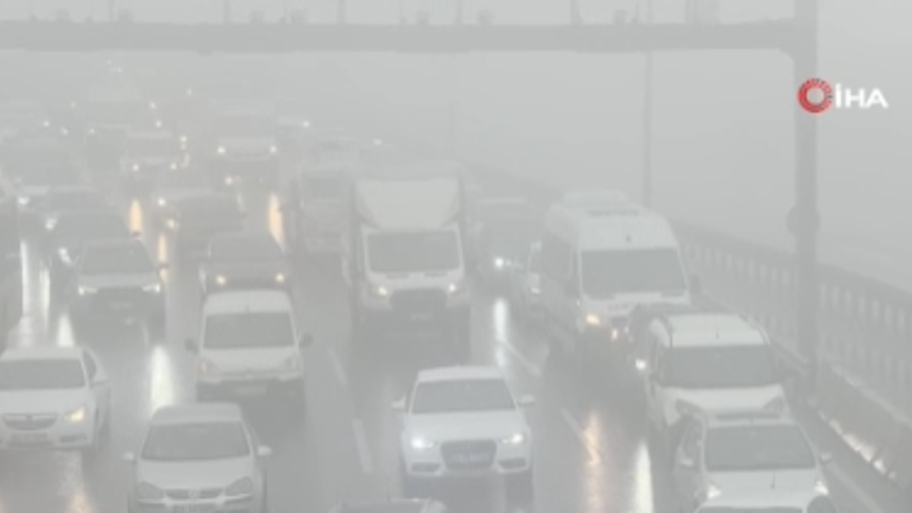 Büyükçekmece’de yoğun sis etkili oldu: Görüş mesafesi düştü, trafik yoğunluğu oluştu