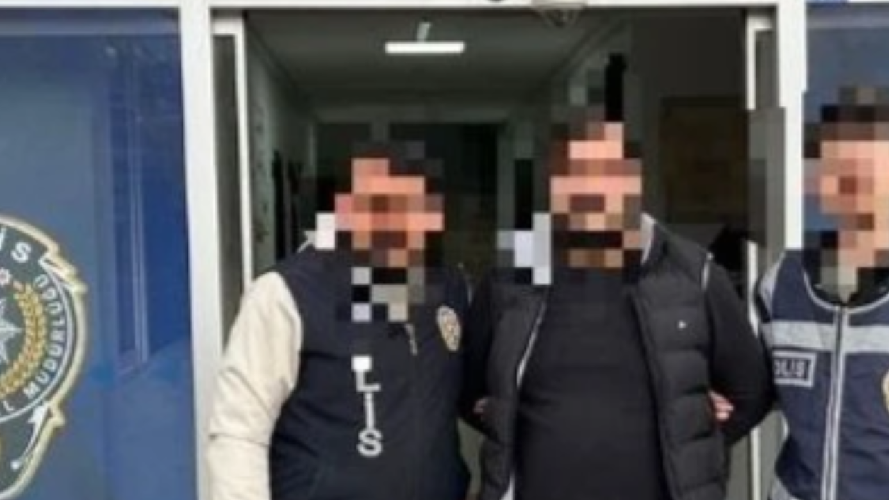 Kamu görevlisi gibi davranarak dolandırıcılık yapan E.P., Kartepe’de yakalandı