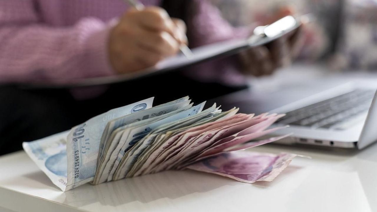 Memur ve Emeklilere Ne Kadar Zam Yapılacak? AK Parti Kulislerinden Sızdı