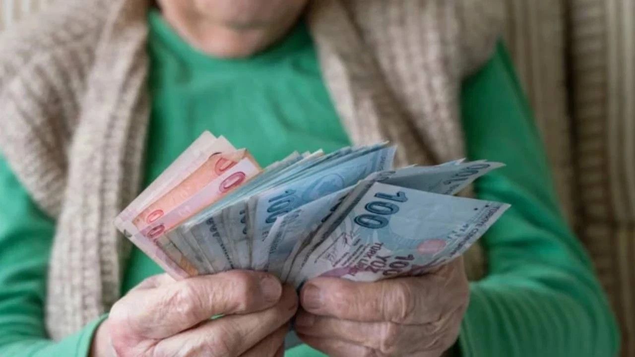 Memur ve Emekli Maaşlarına Çifte Dokunuş: Enflasyon Farkı ve Bin TL Taban Zam Masada