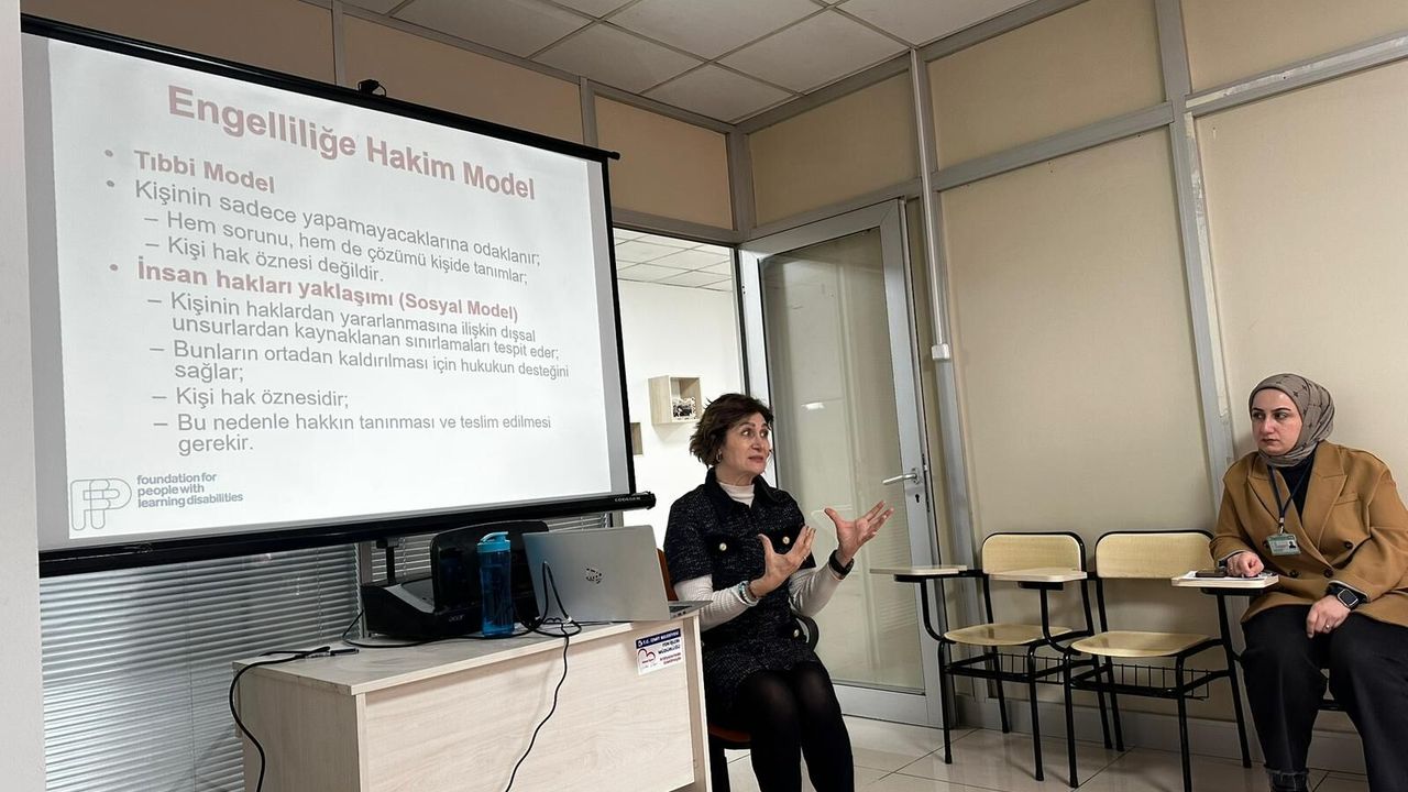 Engelsiz Ebeveyn Akademisi’nde bağımsız yaşam odağa alındı