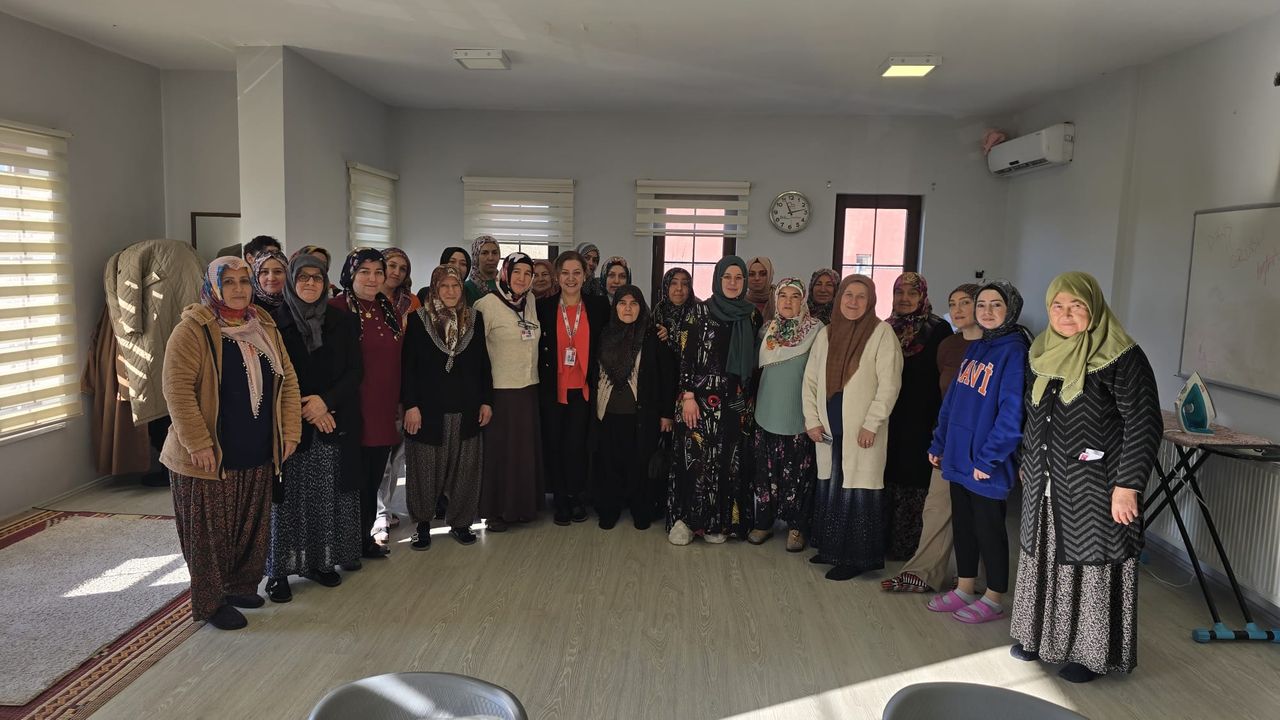 İZMEK kursiyerlerine KETEM iş birliğiyle sağlık eğitimi verildi