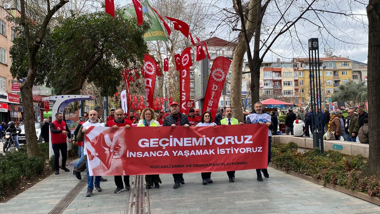 İzmit’te “Geçinemiyoruz” Mitingi: Binlerce Kişi Yürüdü