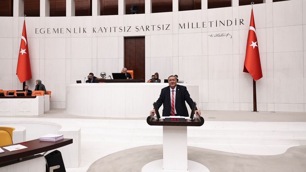 Gürer: “Emekli başımızın tacı demekle karın doymuyor”