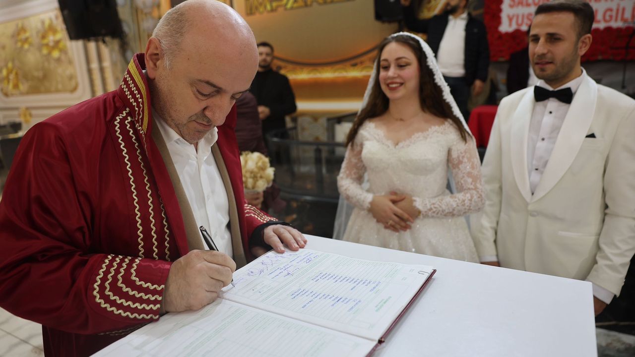 Yunus Emre Ardıç ve Sadiye Elibol Dünyaevine Girdi