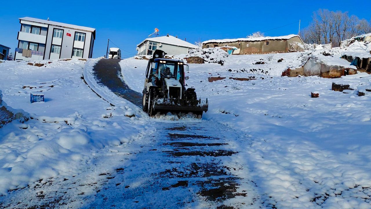 Körfez’de Karla Mücadele Devam Ediyor: Ekipler Gece Gündüz Sahada