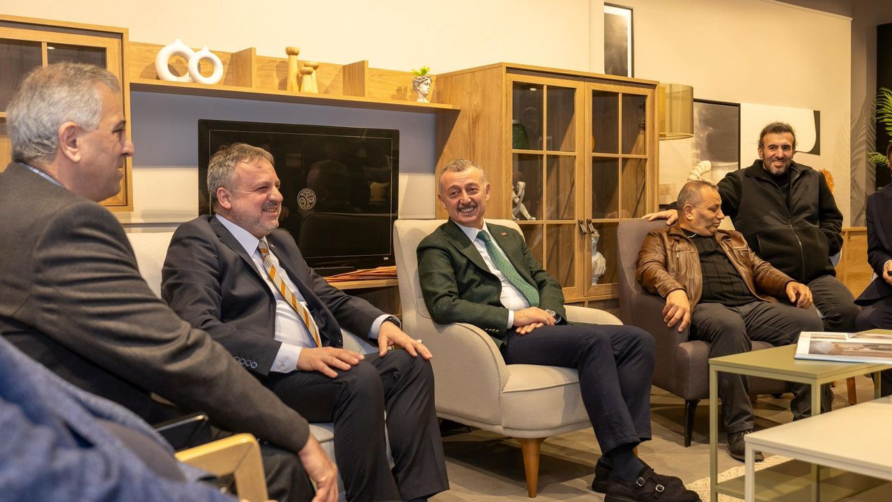 Tahir Büyükakın, İzmit Zincirlikuyu’da Esnafla Bir Araya Geldi