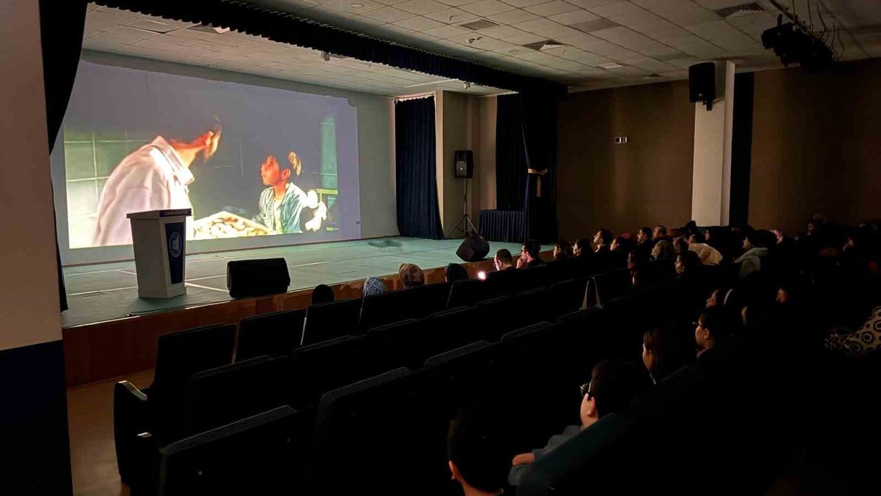 Çorum’da anlamlı buluşma: Görme engelliler için betimlemeli film gösterimi yapıldı