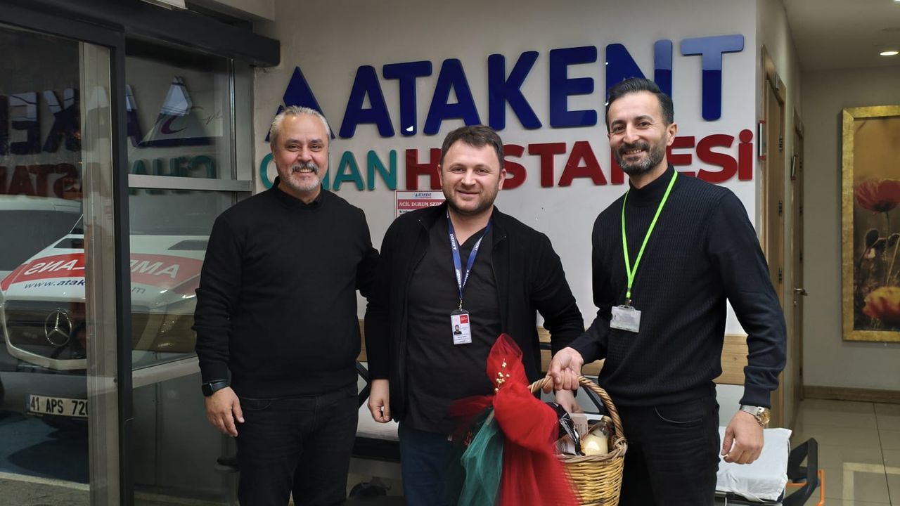 İzmit Belediyesi Yılbaşı Gecesi Sağlıkçılar ve Kolluk Kuvvetlerini Ziyaret Etti