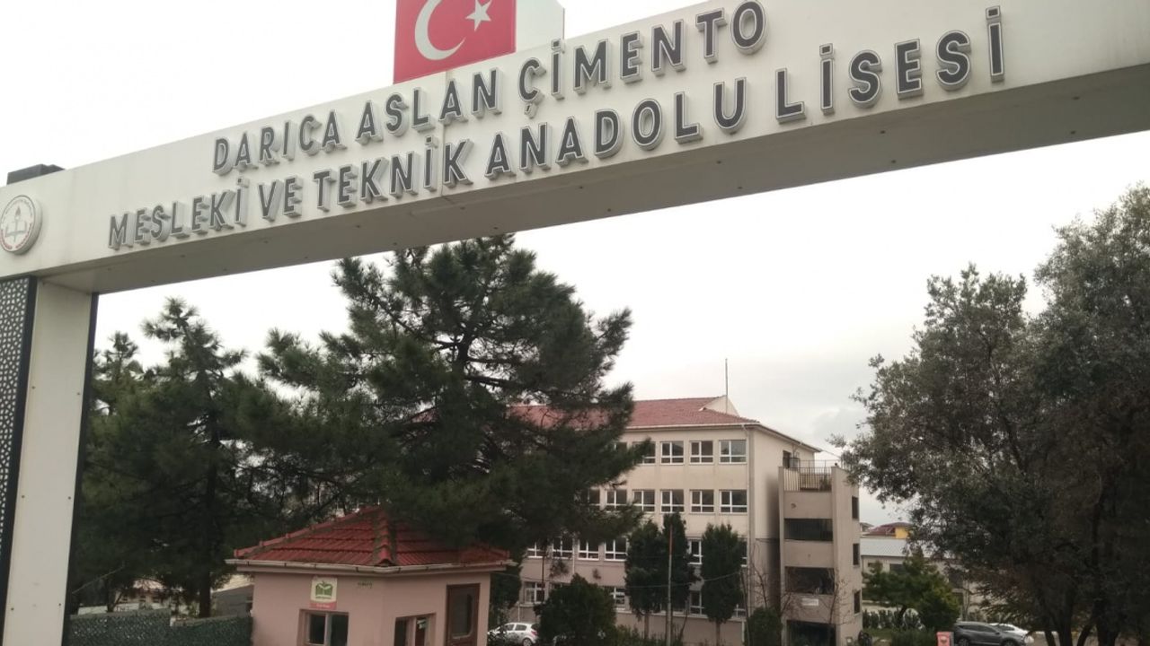 Darıca’da fırtına 5 okulun çatısını vurdu: Eğitime 4 gün ara