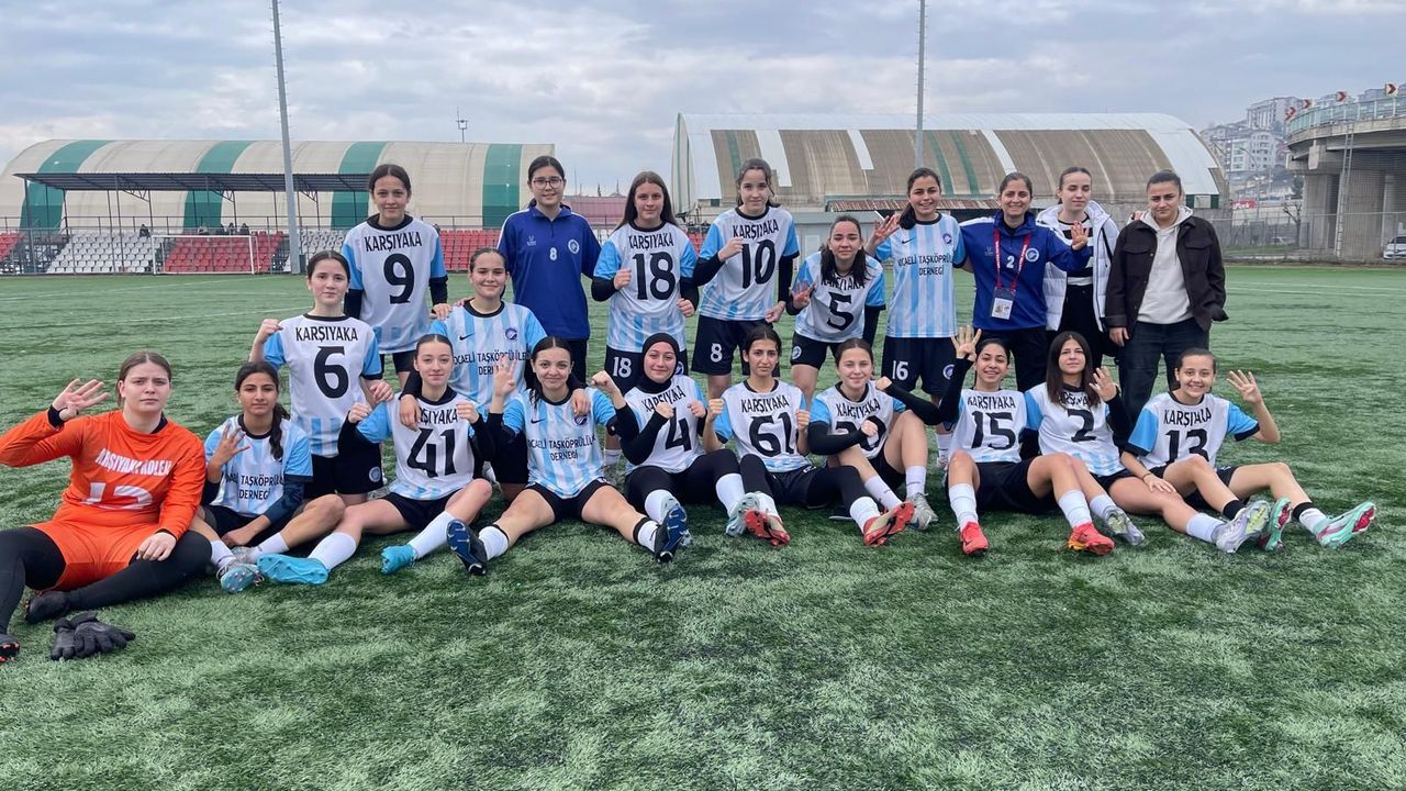 U17 Kadınlar Ligi’nde Karşıyaka Koleji’nden derbide net galibiyet