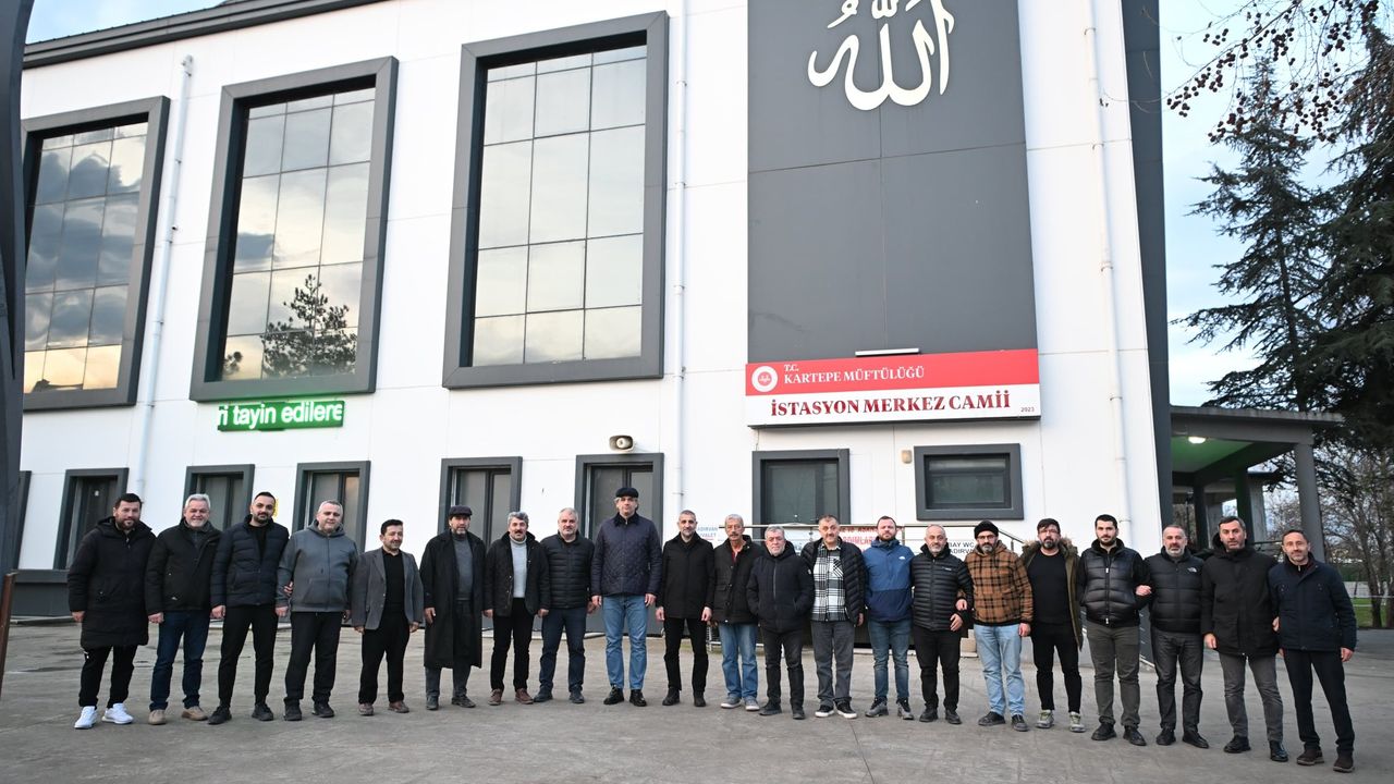 Kartepe'de İlçe Protokolü Sabah Namazı Programında Bir Araya Geldi