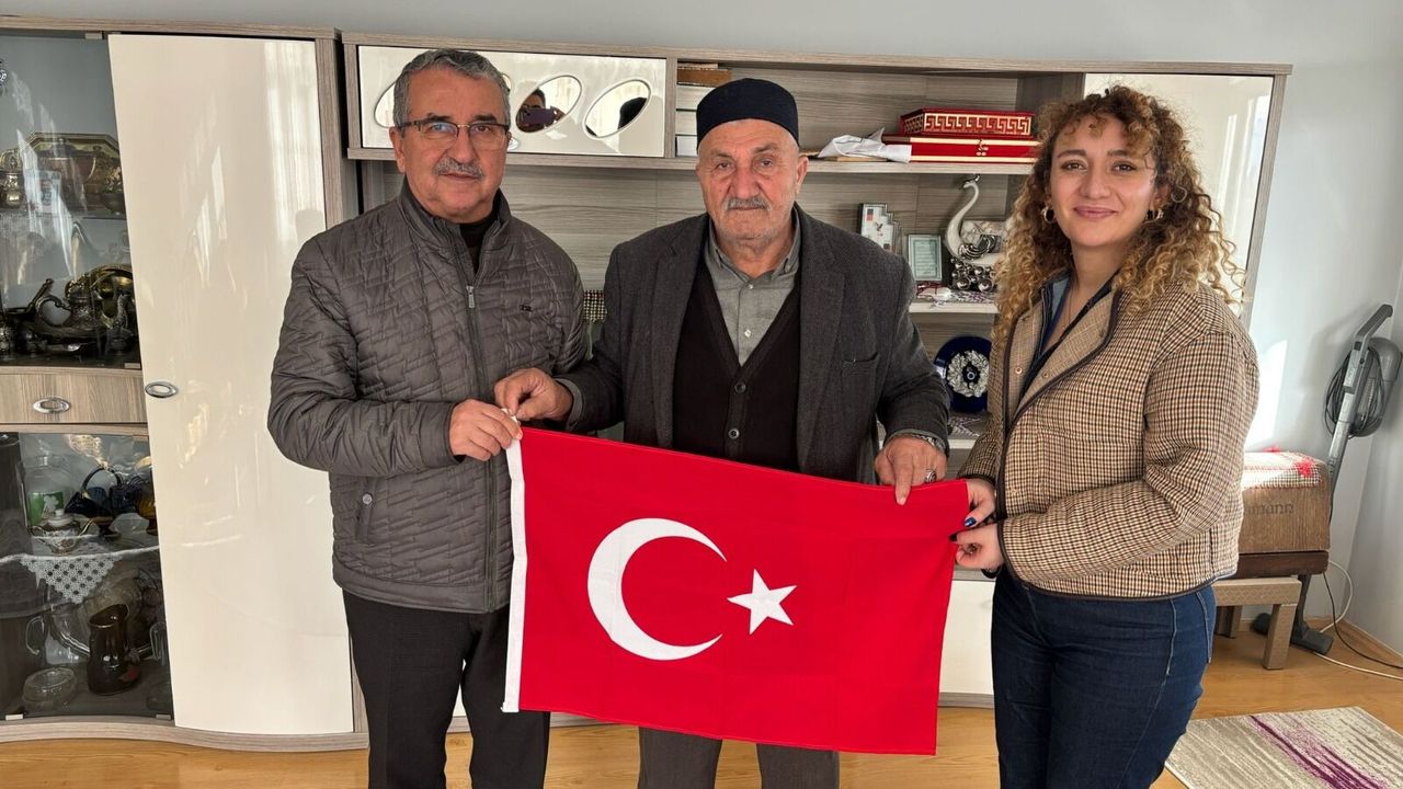 İzmit Belediyesi’nden vefa ziyareti: Kıbrıs Gazilerine anlamlı hediyeler