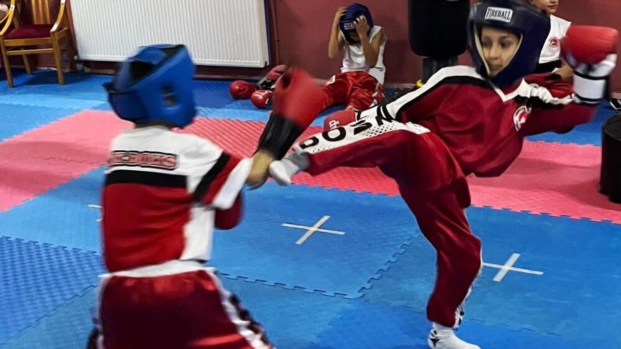 Körfez’de Kick Boks Takımları Şampiyona Öncesi Ortak Antrenmanda Buluştu