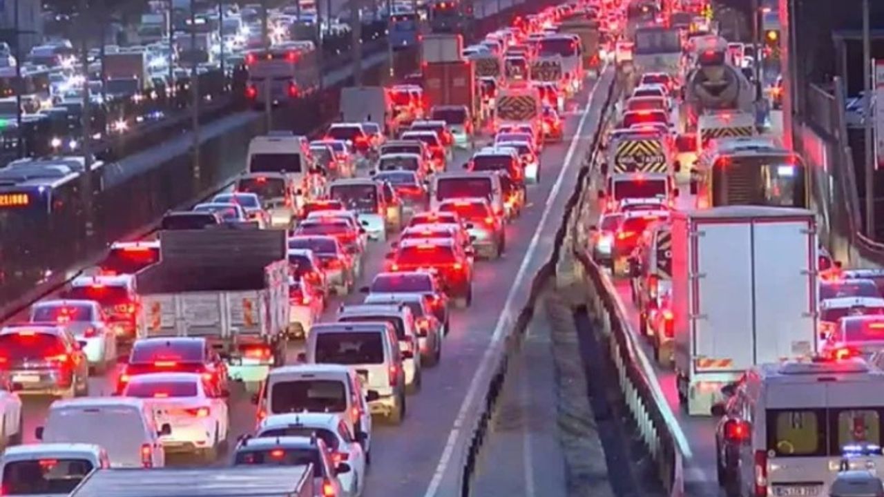 Öfkeyle Korna Çal Hakaretle Yargılan: Trafikte Yeni Suç