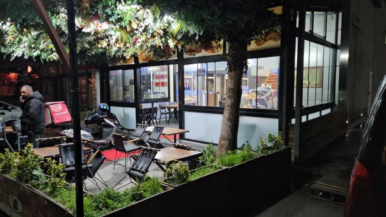 Aynı Kebapçı Yine Hedefte: Plakasız Motosikletle Geldi, 5 El Ateş Edip Kayboldu