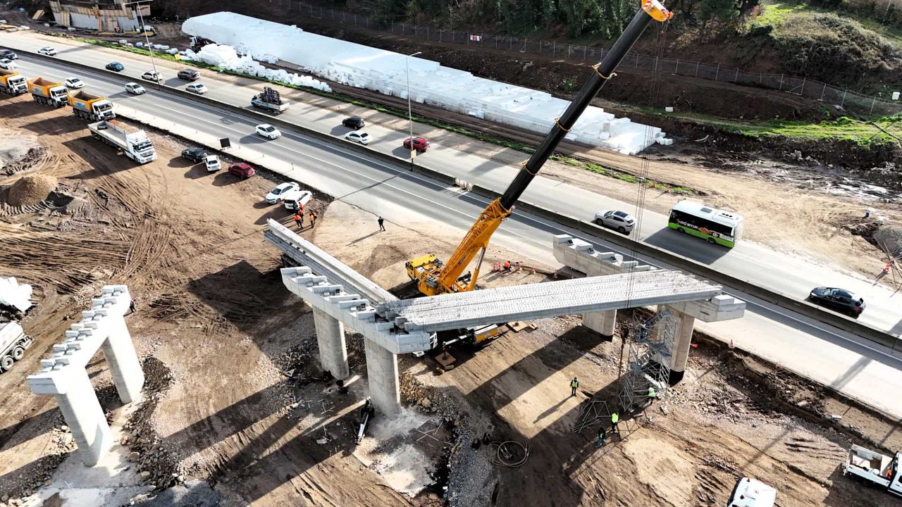Adım adım tamamlanıyor: Başiskele Koridoru'nda köprüler yükseliyor