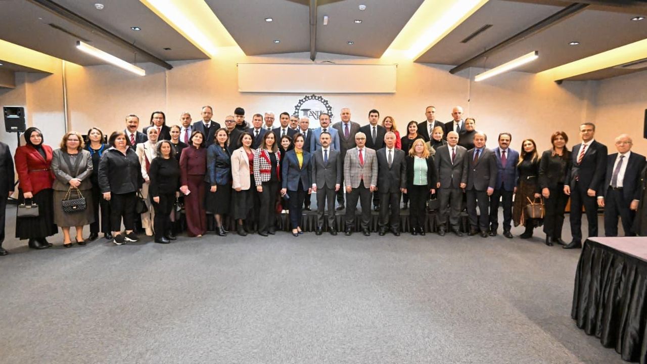 Protokol bu yemekte buluştu: Vali Aktaş ve eşi ev sahipliği yaptı