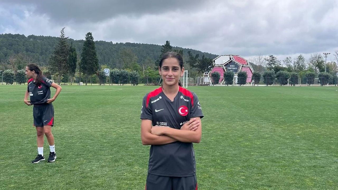 14 Yaşındaki Rabia Kadın Futbolunda Tarih Yazdı