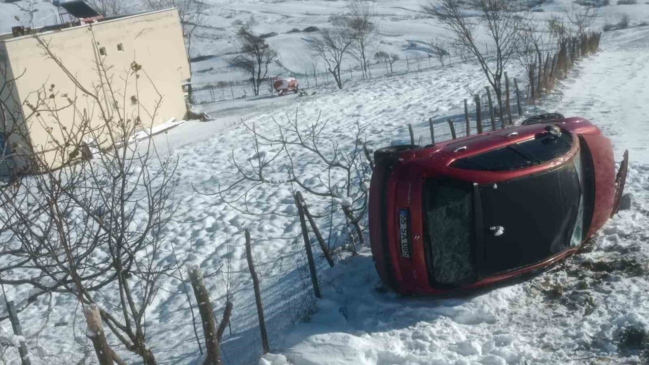 Samsun’da otomobil tarlaya yuvarlandı: 3 kişi hastaneye kaldırıldı