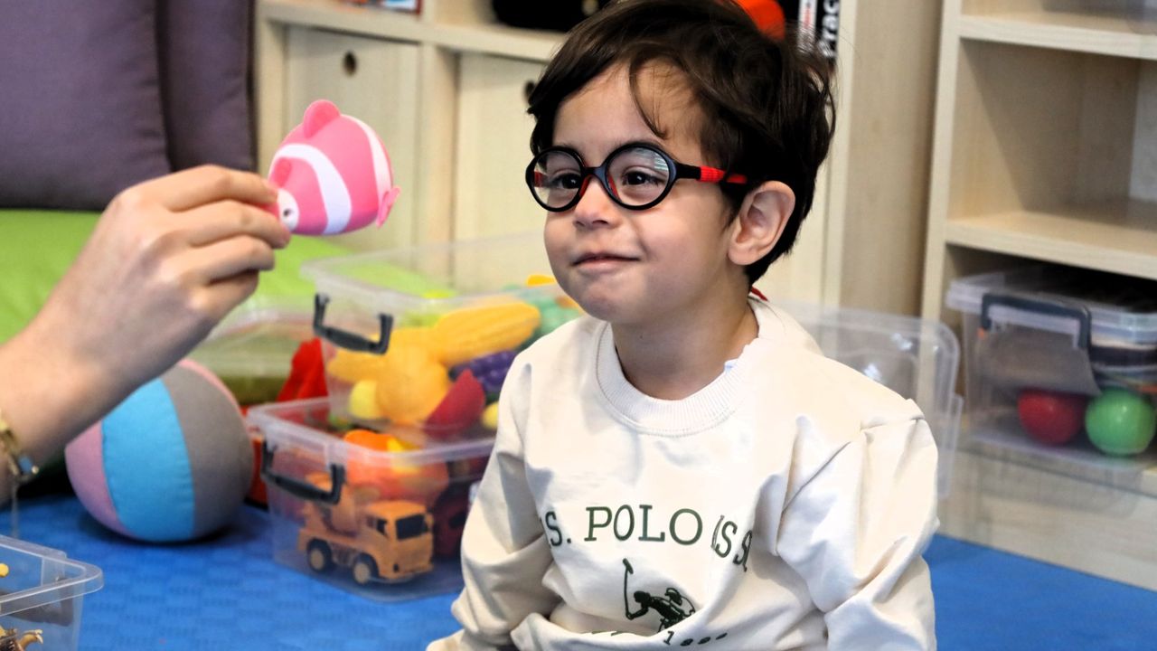 3 yaşındaki Talha’nın umut veren gelişimi: Gonca Merkezi’nde konuşmaya başladı