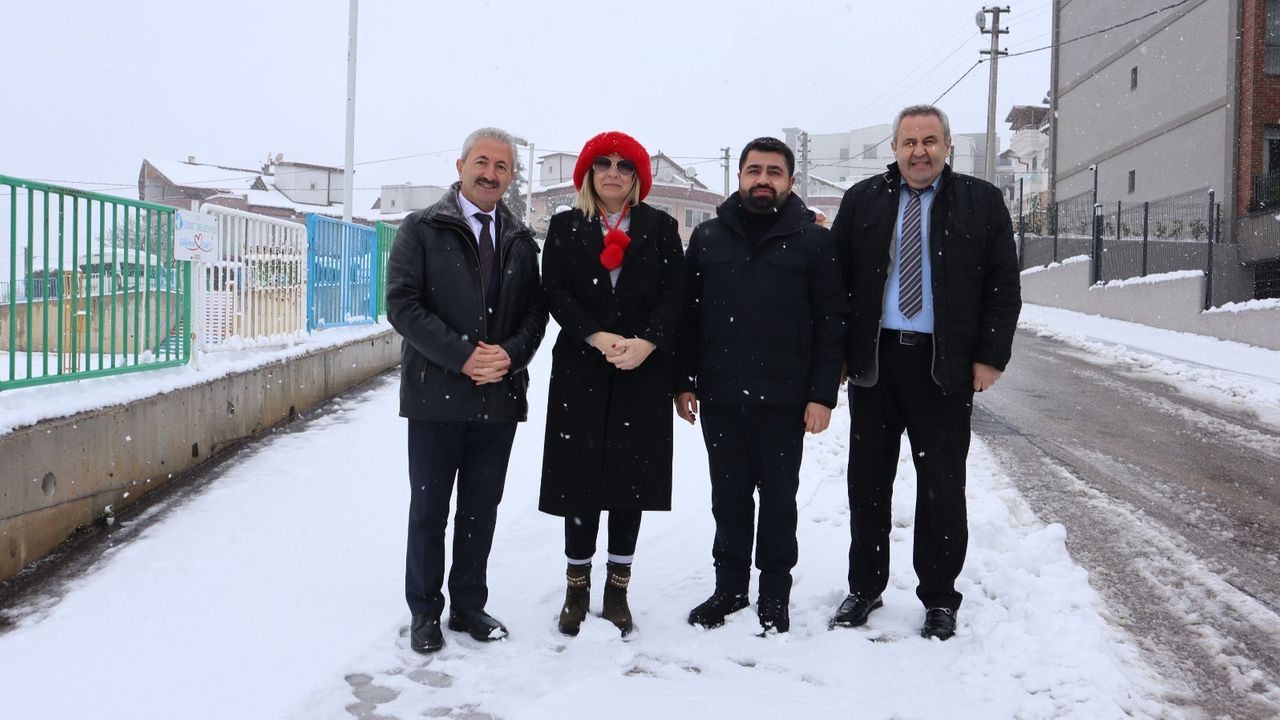 Muhtarlarla Yerinde İnceleme: İzmit’te Kış Mesaisi Sürüyor