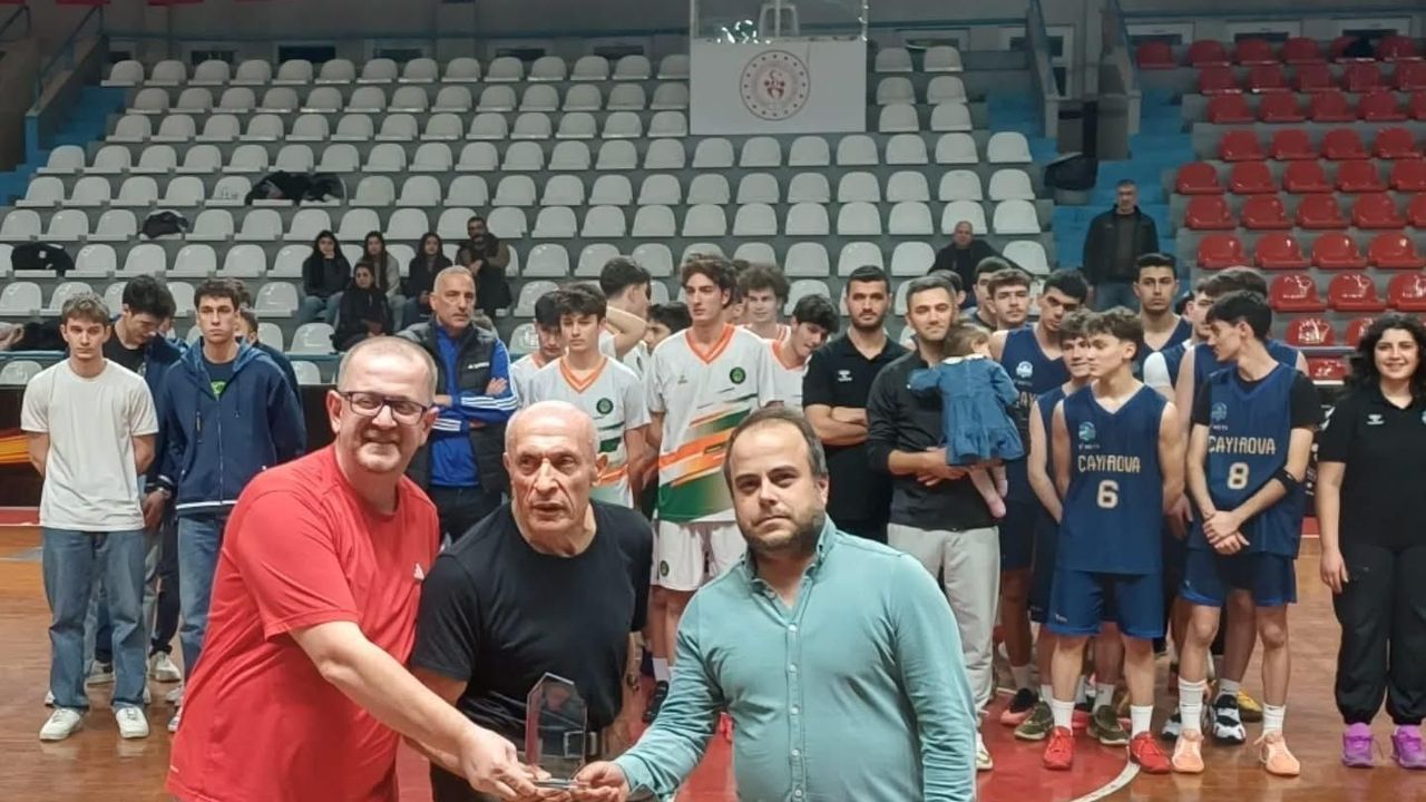 U18 Erkekler Basketbol Ligi’nde Yaşar Erdoğdu Sezonu Tamamlandı