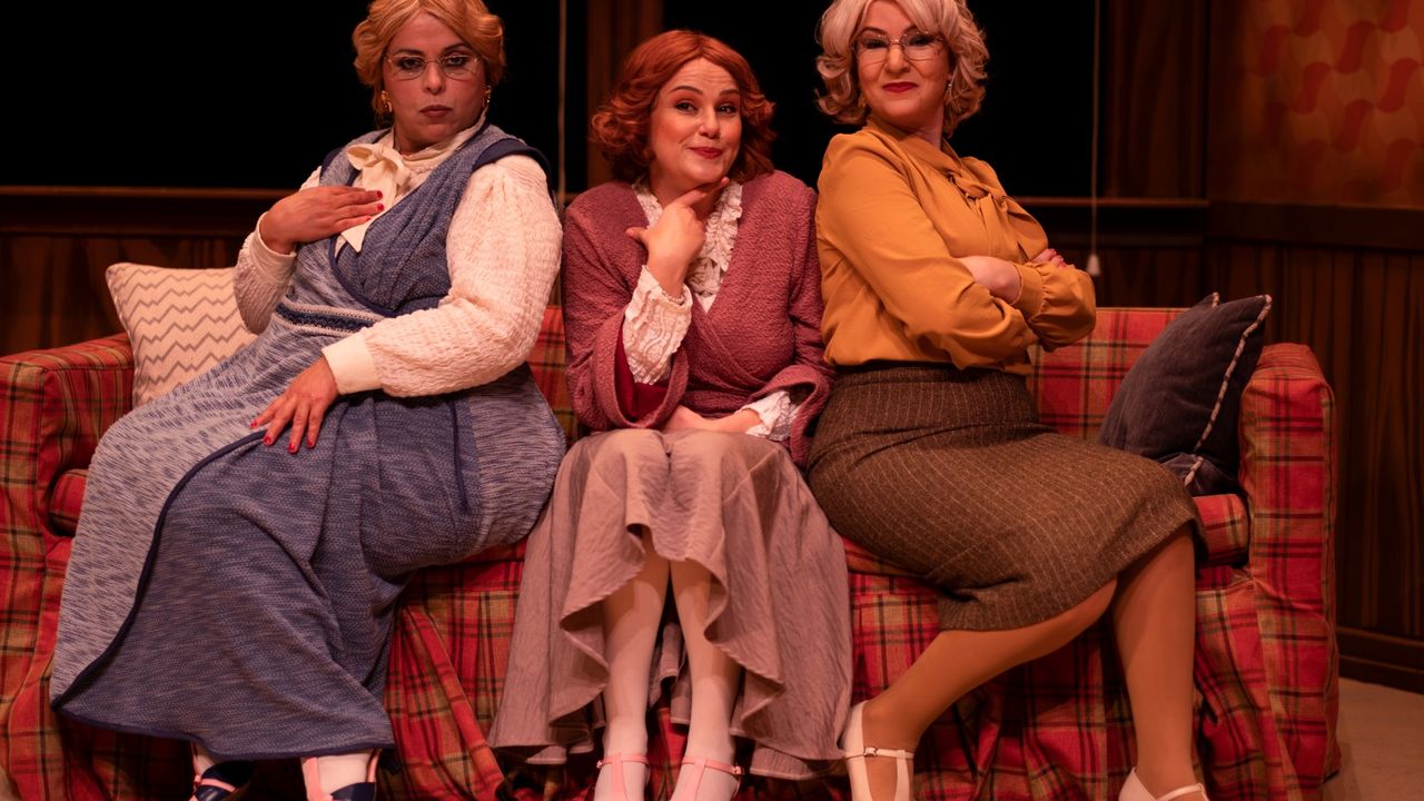 “Üç Jokerli Konken” Gebze’de Tiyatroseverlerle Buluştu