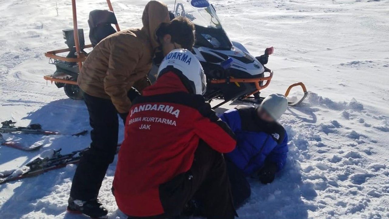 Uludağ’da kayak keyfi kabusa döndü: Jandarma anında müdahale etti