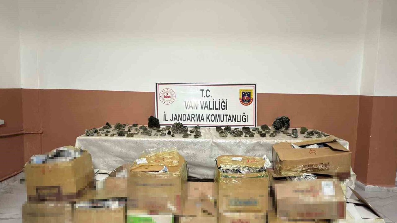 Jandarmadan değerli taş operasyonu: Bin 410 epidotlu kuvars taşı yakalandı