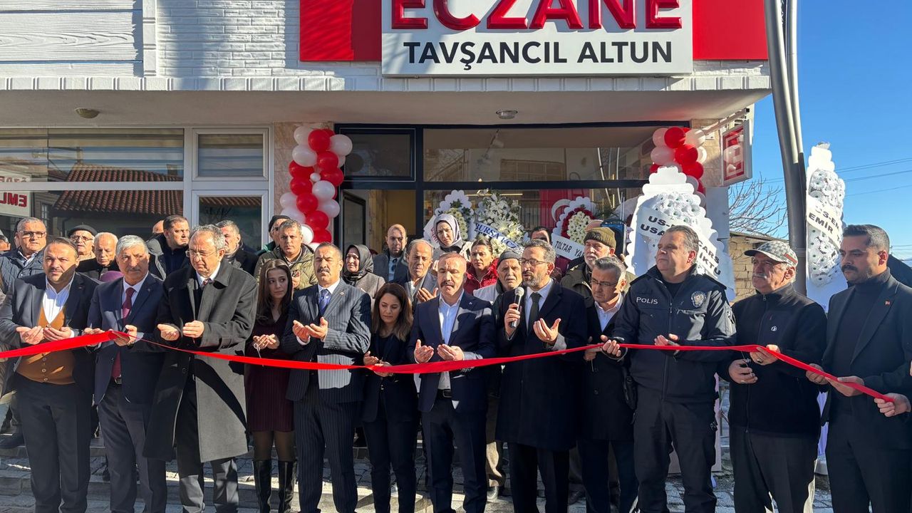 Tavşancıl’da sağlıkta yeni dönem: Mahallenin ilk eczanesi törenle açıldı